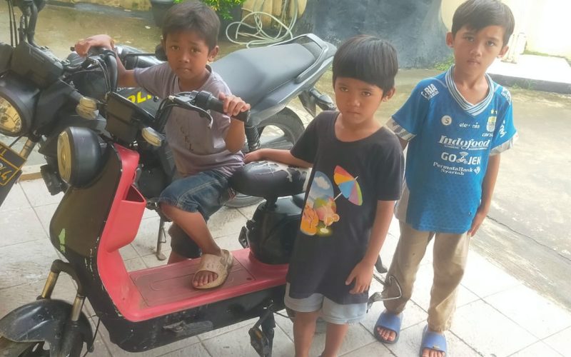 Nyasar Pakai Sepeda Listrik, Tiga Bocah Asal Rumpin Ditemukan di Gunung Sindur