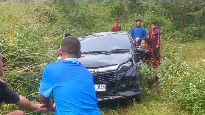 Akibat Sopir Mengantuk, Mobil Terguling Masuk Jurang di Rumpin