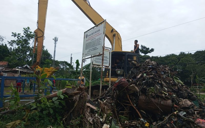 28 Truk Angkut Sampah dari Situ Cikaret Cibinong, Jaring Apung Bakal Dipasang Kembali