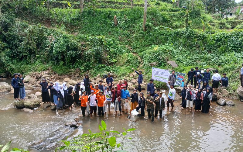 HIPAM Tebar 7000 Ikan di Sungai Cigamea Pamijahan, Ini Tujuannya
