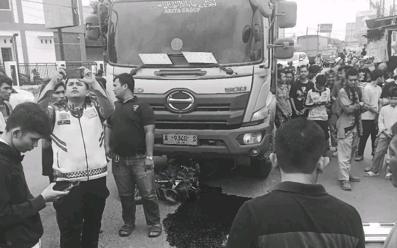 Pemotor di Cileungsi Tewas Tertabrak Truk yang Hilang Kendali