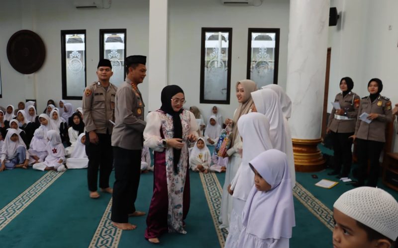 Peringati Malam Turunnya Al-Quran, Kapolres Metro Depok Santuni dan Buka Puasa Bersama 100 Anak Yatim
