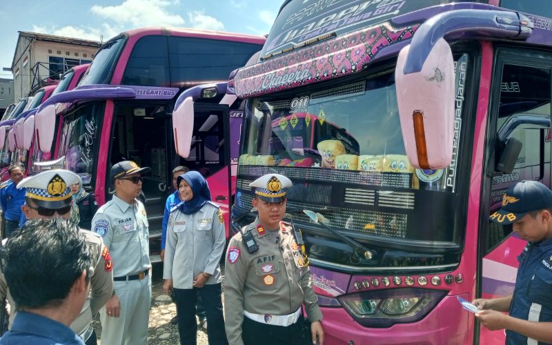 Pemkab Bogor Gelar Ramp Check di Cibinong Jelang Mudik Lebaran, 15 Bus dan 30 Sopir Diperiksa
