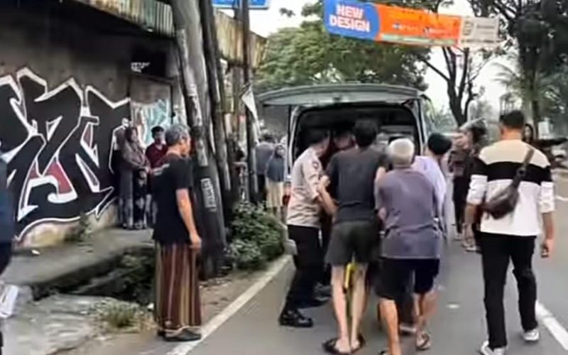 Sempat Dikira Tidur, Warga Temukan Mayat Pria di Pinggir Jalan Raya Cileungsi