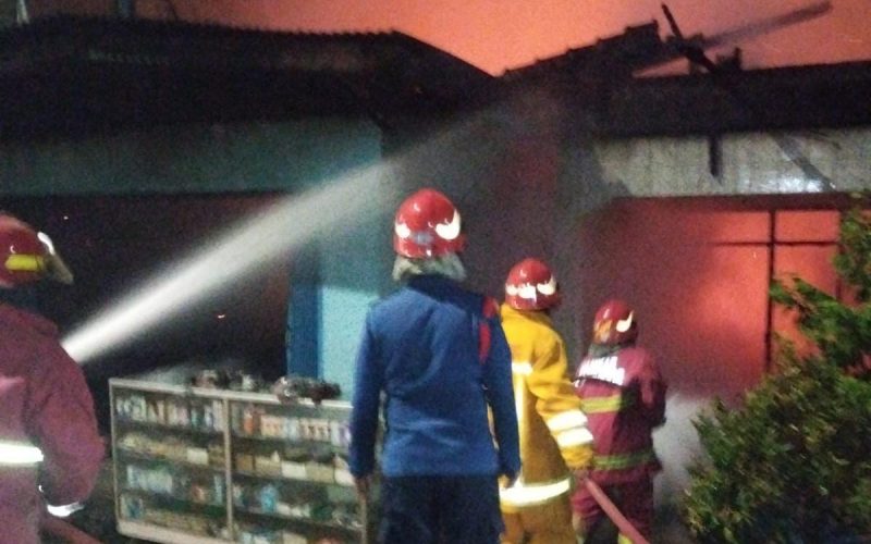 Handphone Meledak Saat Dicharge, Rumah di Gunung Sindur Terbakar