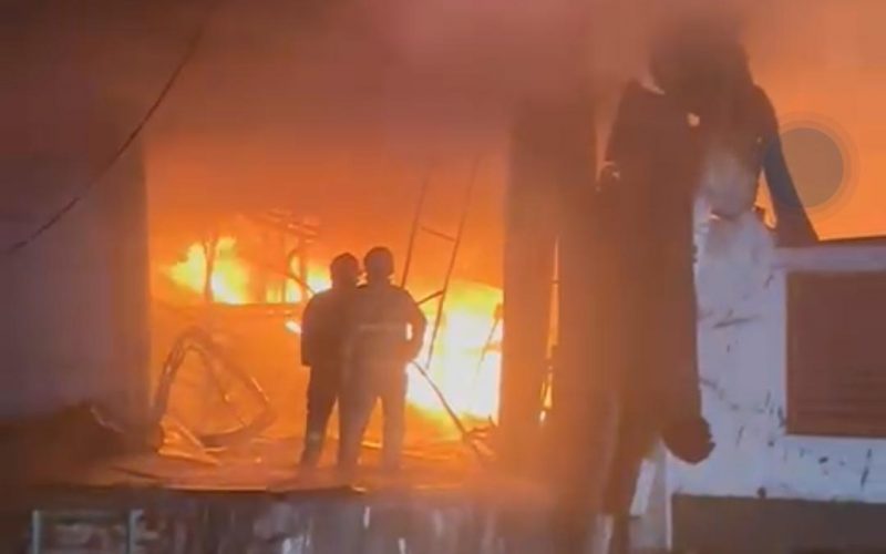 Pabrik Plastik di Gunungputri Kebakaran Sejak Sore, Hingga Kini Masih Proses Pemadaman