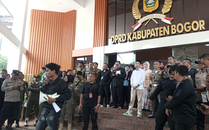 Puluhan Mahasiswa Pertanyakan Posyandu Digital di Kabupaten Bogor Senilai Rp20 Miliar