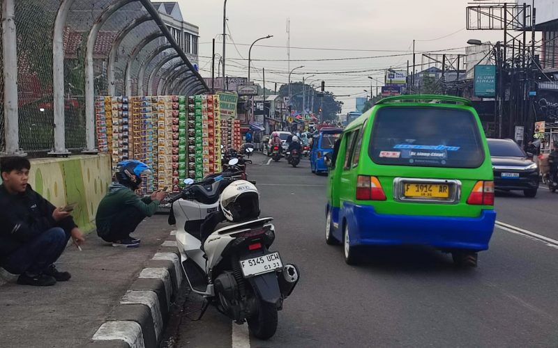Gerbang Kota Bogor Kumuh, PKL di Jembatan Tol Wangun Ganggu Lalu Lintas