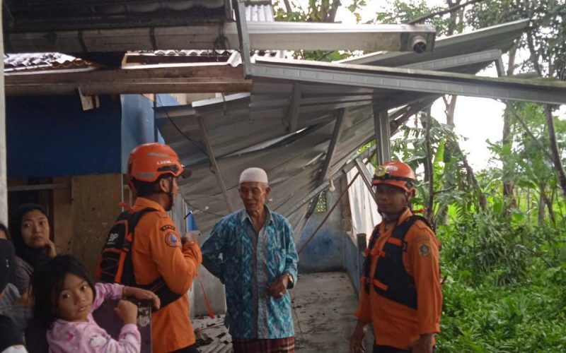 Angin Kencang Sebabkan 17 Rumah dan Sekolah PAUD di Ciawi Rusak