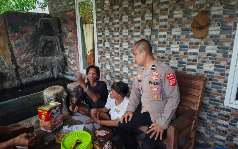 Dua Pemuda Diamankan Petugas dari Amukan Warga Gara-gara Kepergok Mencuri Alat Tiang Jemuran