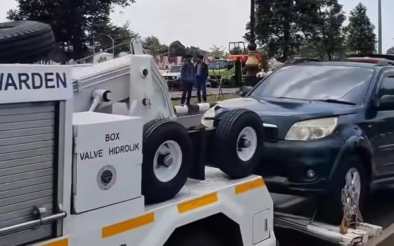 17 Kendaraan Roda Dua dan Empat Diderek Dishub Gegara Parkir Sembarangan di Pakansari