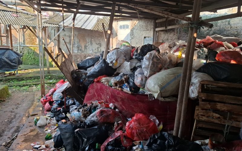 Kecamatan Pamijahan dan Satgas DLH Tutup Mata Sampah Menumpuk di Pasar Segog