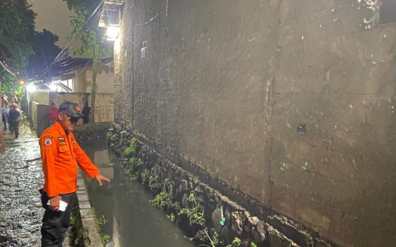 Sedang Main Hujan, Bocah 4 Tahun Hanyut di Kali Bojonggede