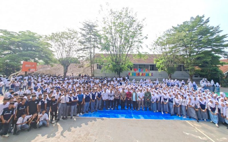 Kapolsek Parungpanjang Polres Bogor Lakukan Pembinaan Langsung Ratusan Pelajar SMA Cegah Kenakalan Remaja