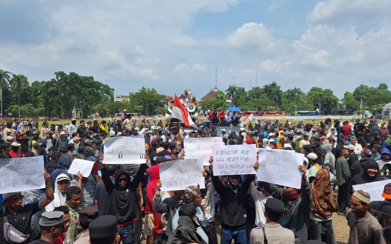 Darurat Ekonomi Sosial, Ratusan Masyarakat Unjuk Rasa ke Pemkab Bogor untuk Buka Kembali Operasional Tambang