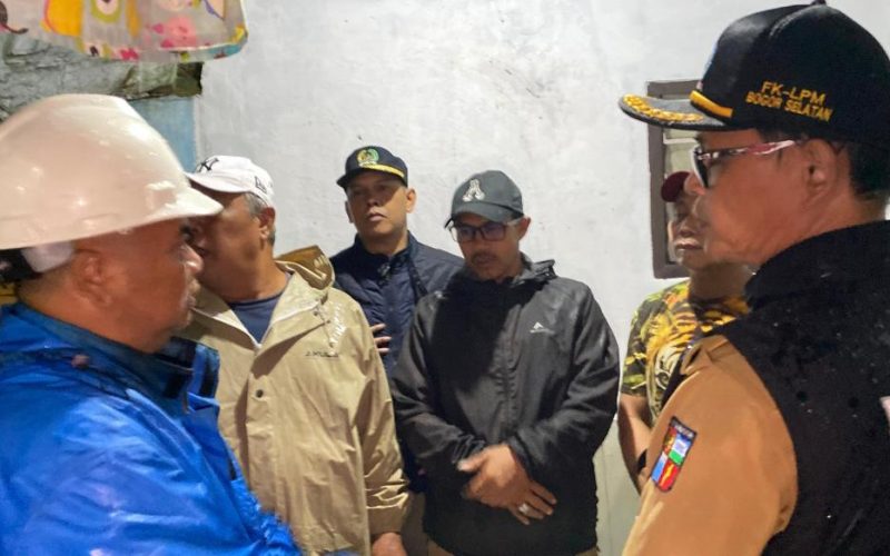 Tinjau Longsor di Ranggamekar, Edi Kholki Salurkan Bantuan dan Dorong Penguatan BTT