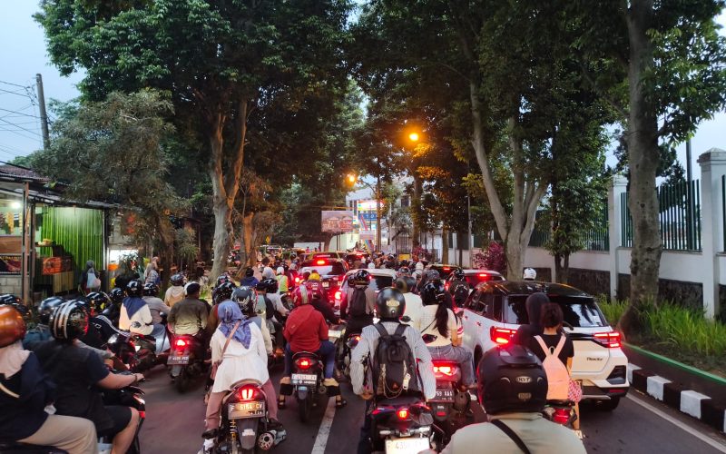 Jelang Kirab Mahkota Binokasih, Jalan Lawang Gintung dan Batutulis Terpantau Macet