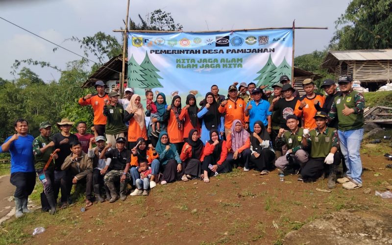 Hari Puncak Pelestarian Alam di Desa Pamijahan, Warga dan Santri Kompak Hijaukan DAS serta Evakuasi Sampah