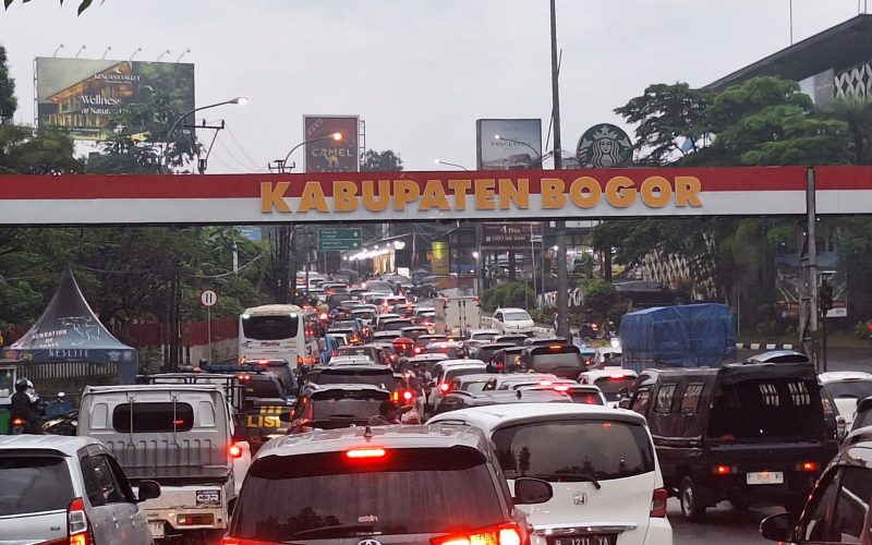 57 Ribu Kendaraan Padati Jalur Puncak Bogor di Libur Isa Almasih dari Pagi Hingga Sore