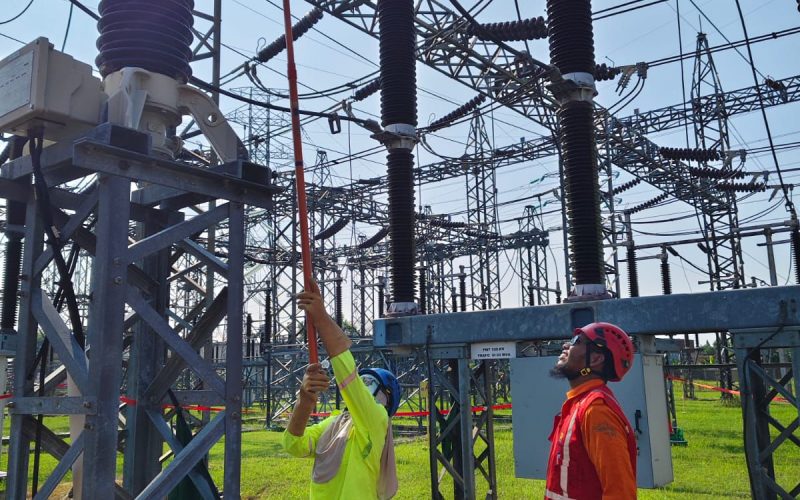 Dari Gardu Induk untuk Negeri, Kisah Srikandi PLN UPT Cirebon Menginspirasi di Hari Kartin
