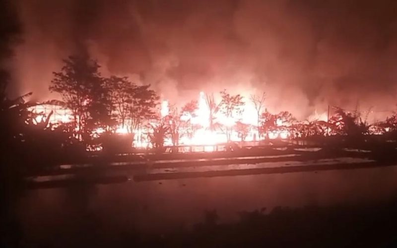 Korsleting Listrik Sebabkan Peternakan Ayam di Cariu Terbakar