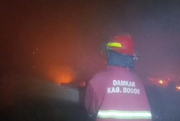 60 Ribu Ayam Mati Terpanggang dan 1 Orang Alami Luka Bakar di Kebakaran Cariu