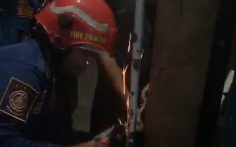 Heroik! Damkar Bantu Keluarkan Jari Tangan Bocah di Klapanunggal yang Tersangkut Besi