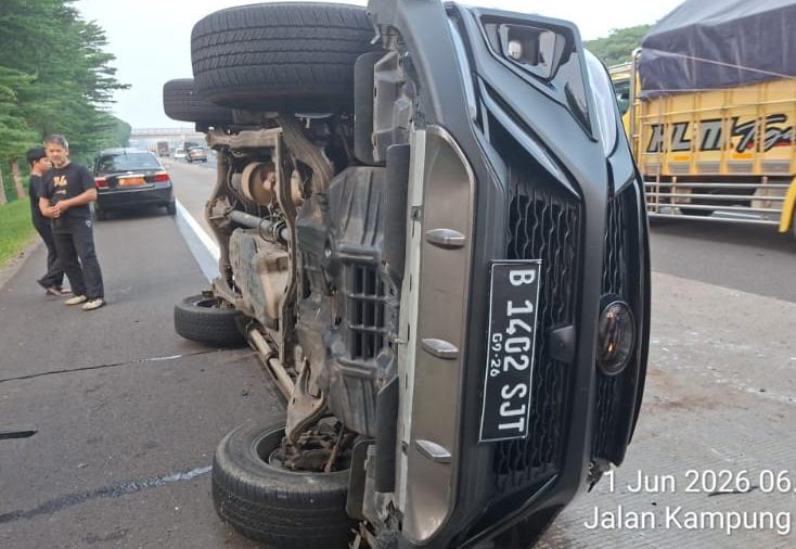 Fortuner Terguling di Tol Jagorawi Arah Bogor Gegara Microsleep, Pengemudi Luka-luka