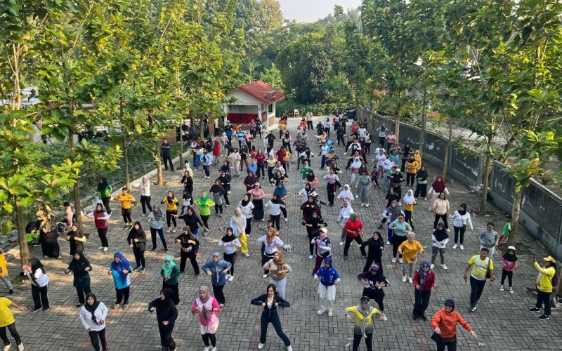 Senam Bersama 200 Warga Katulampa, Fetty Anggraenidini Dorong Budaya Hidup Sehat