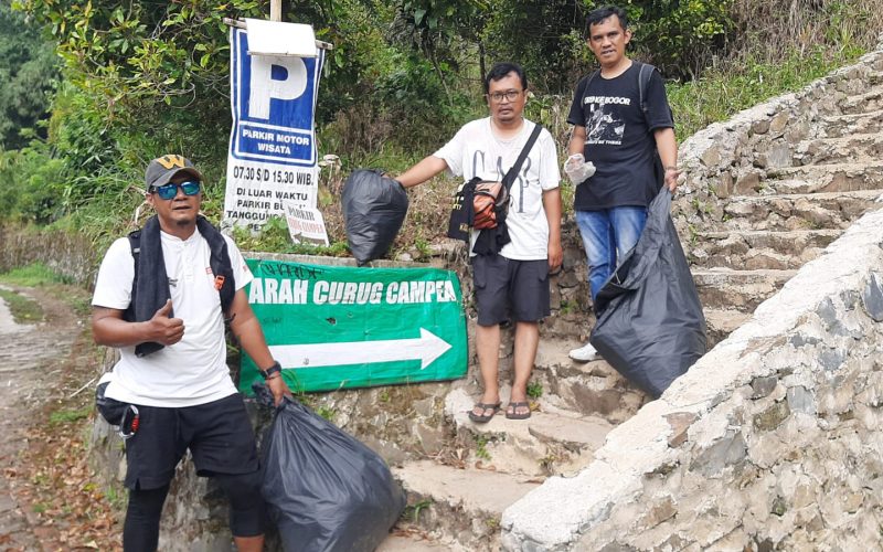 Nge-Curug” di Bogor? Asik! Tapi Ingat, Alam Bukan Tempat Sampah Kita