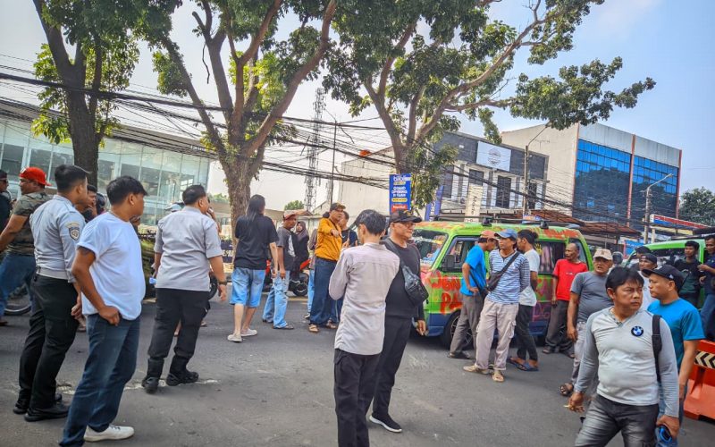 Pendapatan Menurun 50 Persen, Sopir Angkot Ciawi – Baranangsiang Geruduk Dishub Kota Bogor