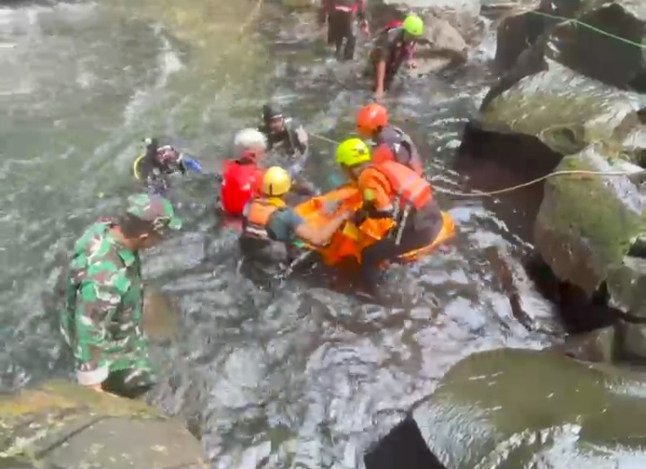 Seorang Wisatawan Ditemukan Tewas Usai Tenggelam di Kawasan Curug Ciparay