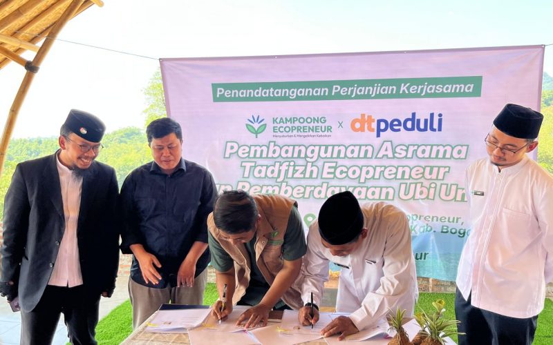 DT Peduli Salurkan Bantuan Rp973 Juta, Dukung Ekspor Ubi Petani Leuwisadeng dan Pembangunan Asrama Santri