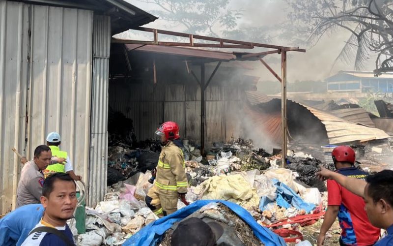 Lapak Rongsok di Jonggol Terbakar, Diduga Dipicu Pembakaran Sampah