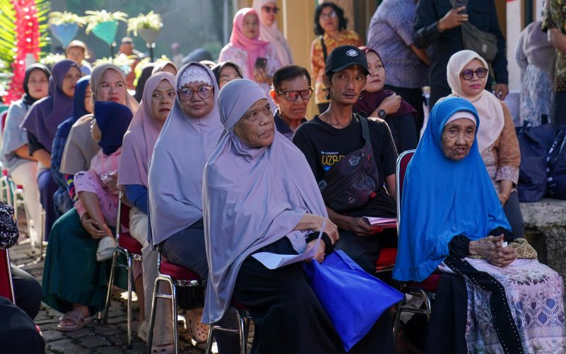 Intervensi Daerah Rawan Pangan, Dinas Ketahanan Pangan dan Pertanian Kota Bogor Salurkan Bantuan ke Warga Kebon Kalapa