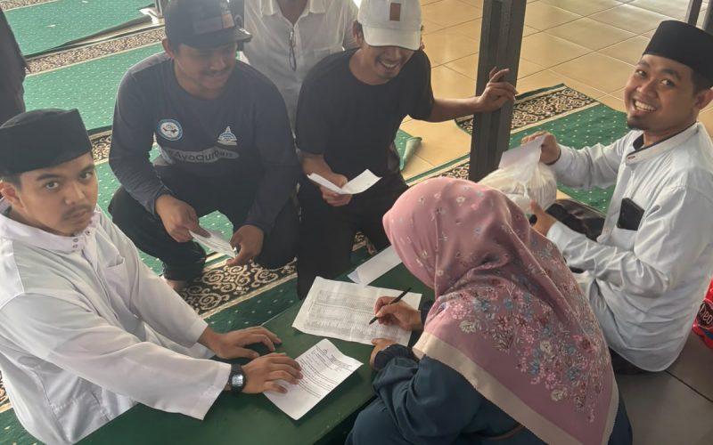 Menebar Keberkahan, Masjid Al-Madinah Santuni 85 Anak Yatim dan 270 Dhuafa