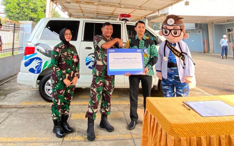 BRI Perkuat Layanan Kemanusiaan, RSAU dr. M. Hassan Toto Terima Bantuan Ambulans Jenazah