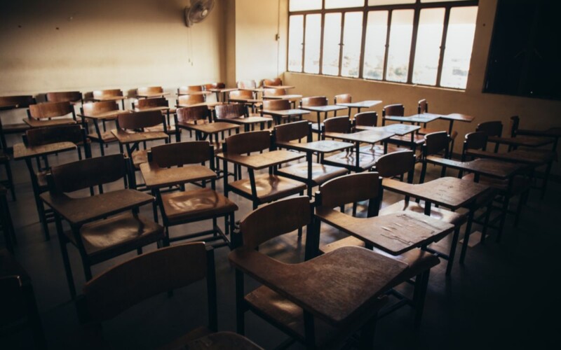 Sekolah Negeri Sepi Peminat; Populasi Anak Berkurang atau Kepercayaan Orang Tua yang Hilang?