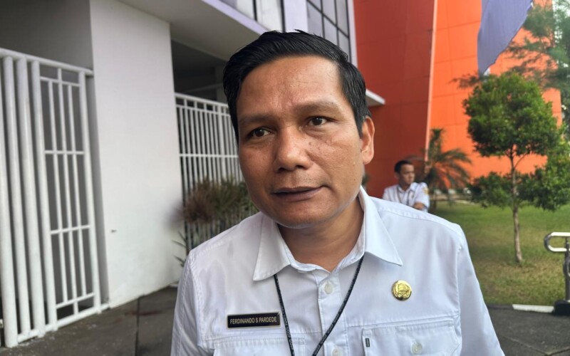 Pemkab Bogor Sisir Wilayah dan Bagikan Bendera kepada Warga Kurang Mampu