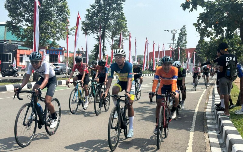 Balap Sepeda Bupati Cup 2026 Dimulai, 437 Pebalap Turun di Pakansari