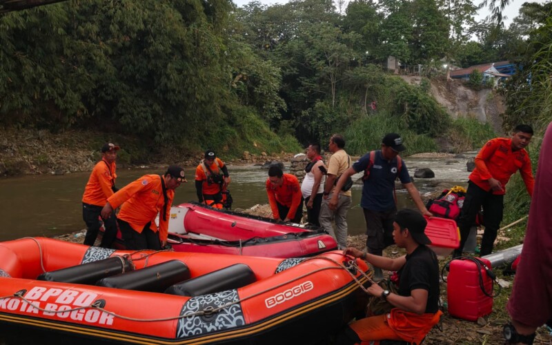 Pencarian ASN Bayu Zulkarnain Dihentikan Sementara, Tim SAR Terkendala Sedimen, Sampah hingga Bambu