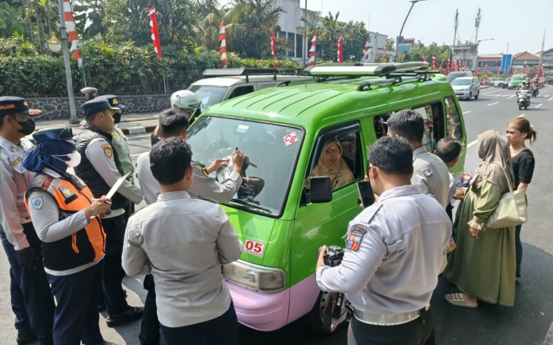 Pangkas Angkot Tua, 900 Unit Jadi Target Penertiban hingga Desember, Armada Resmi Tinggal 1.000 Unit