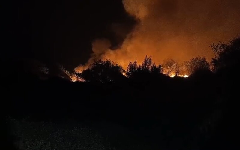 Kebakaran TPAS Galuga Belum Padam, Petugas Masih Berjibaku