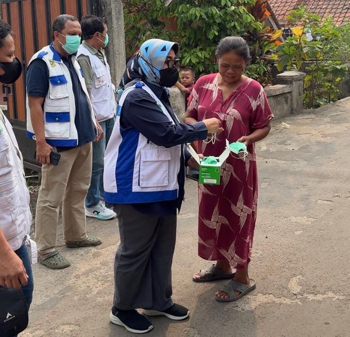 Dinkes dan Puskesmas Bagikan Masker, Lindungi Masyarakat dari Dampak Asap TPA Galuga