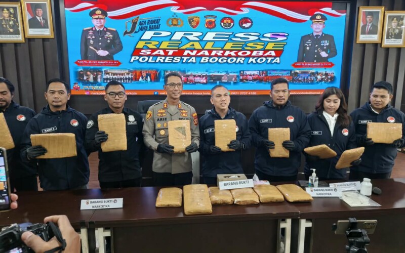 Polresta Bogor Bongkar Pengiriman 18 Kg Ganja via Paket Ekspedisi, Kurir Dibekuk di Sidoarjo