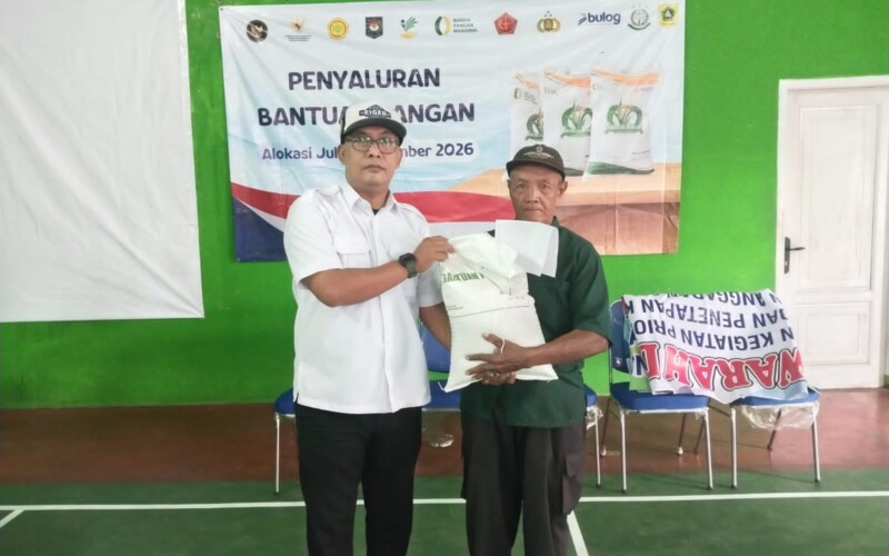 Pemerintah Desa Gunung Sari Salurkan Bantuan Pangan/Beras kepada 2127 KPM