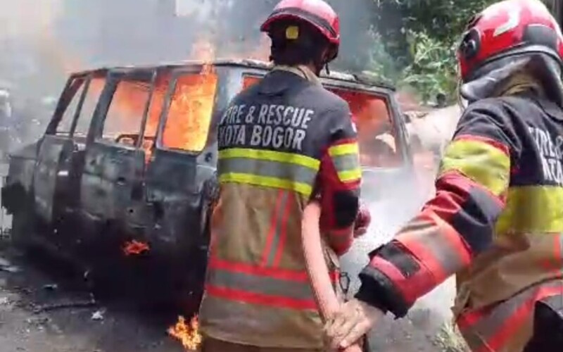 Angkut 8 Jeriken Bensin, Mobil Kijang Terbakar di Mulyaharja