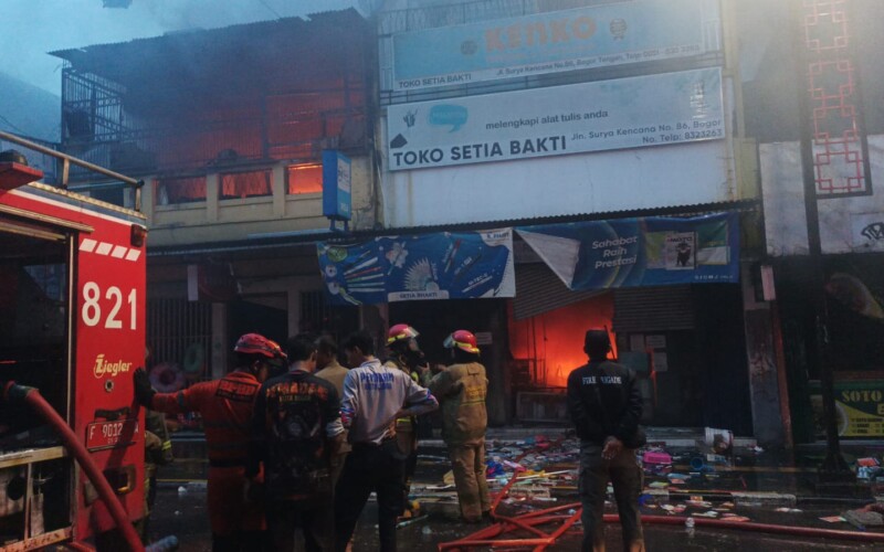 Tiga Ruko di Surken Dilahap Sijago Merah